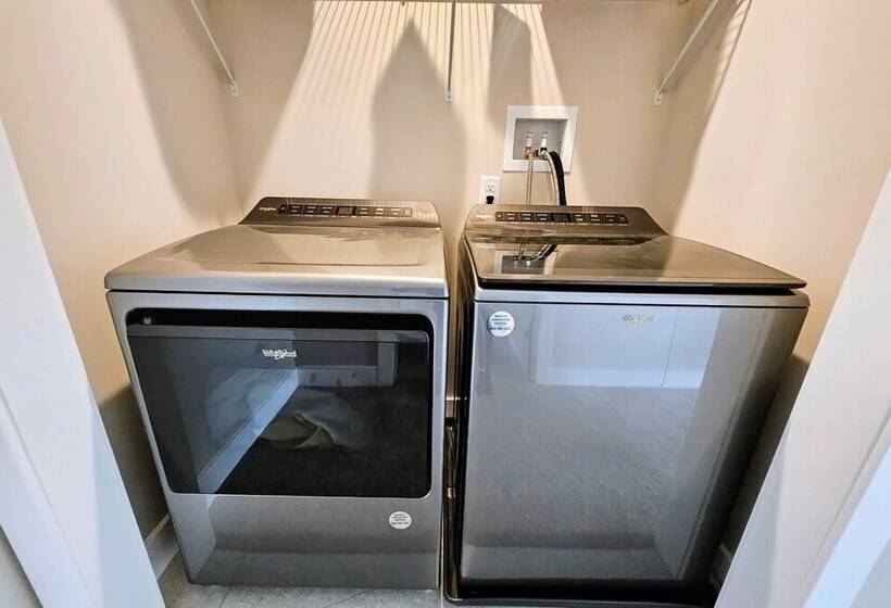 Lakeside Serenity By Avantstay Lakefront, Newly Built, Deck W/ Views!