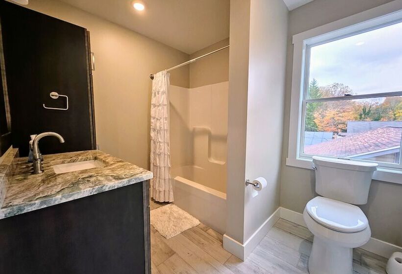 Lakeside Serenity By Avantstay Lakefront, Newly Built, Deck W/ Views!