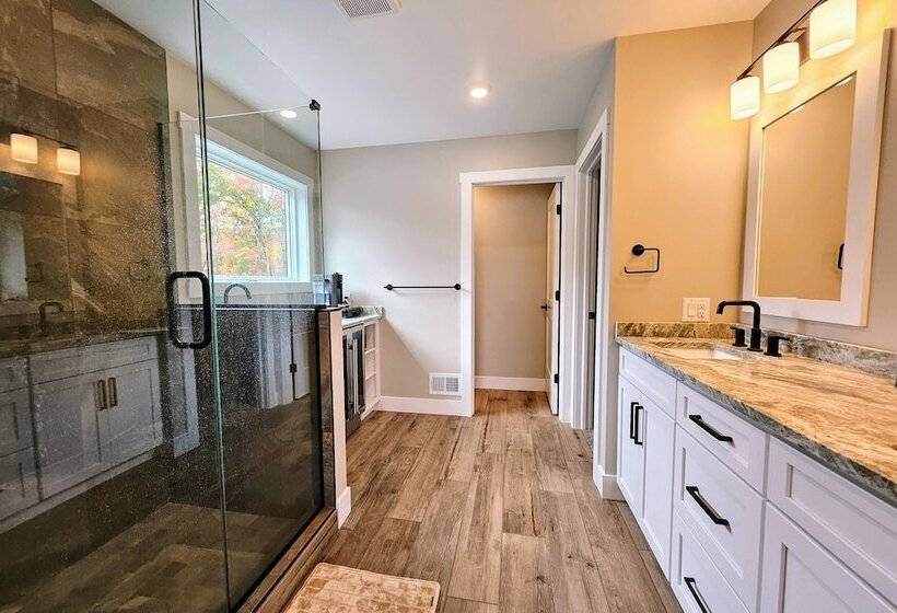 Lakeside Serenity By Avantstay Lakefront, Newly Built, Deck W/ Views!