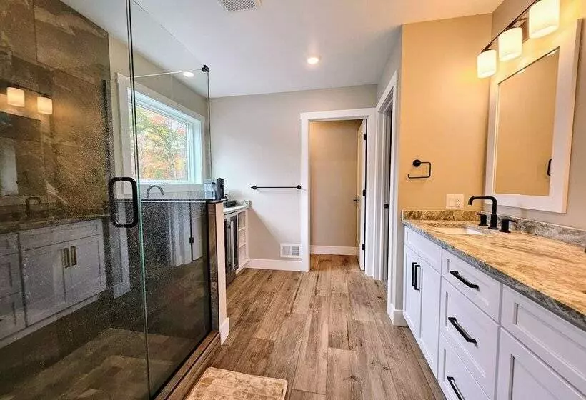 Lakeside Serenity By Avantstay Lakefront, Newly Built, Deck W/ Views!