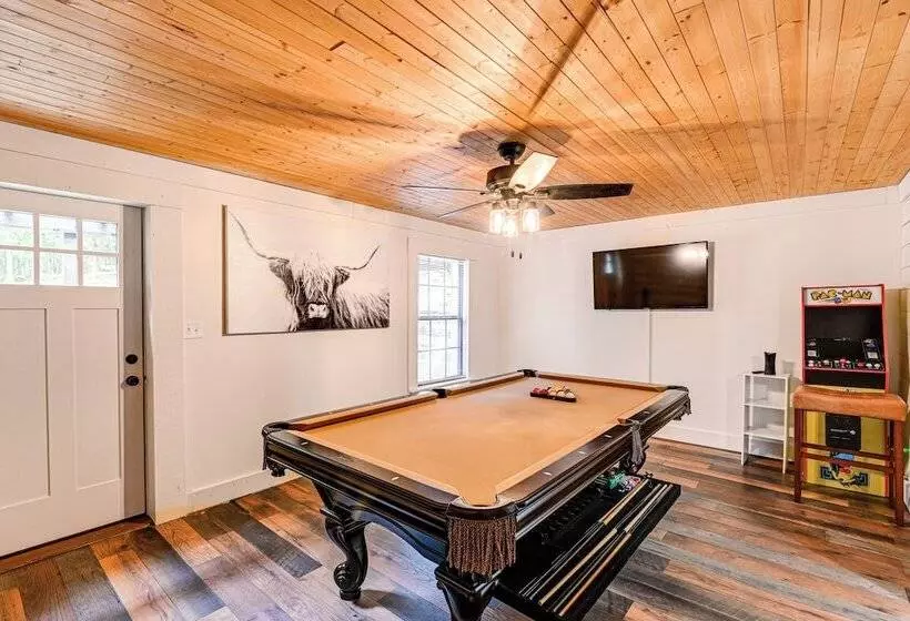 Peaceful Mt Juliet Cabin W/ Hot Tub & Fire Pit