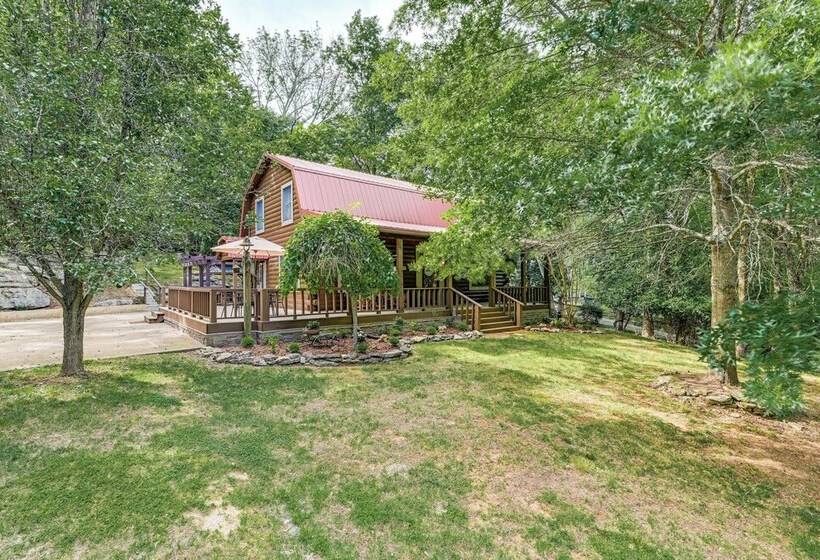 Peaceful Mt Juliet Cabin W/ Hot Tub & Fire Pit