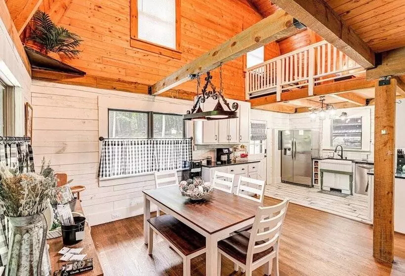 Peaceful Mt Juliet Cabin W/ Hot Tub & Fire Pit
