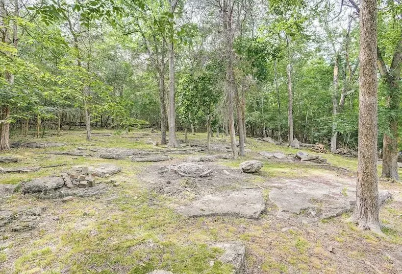 Peaceful Mt Juliet Cabin W/ Hot Tub & Fire Pit