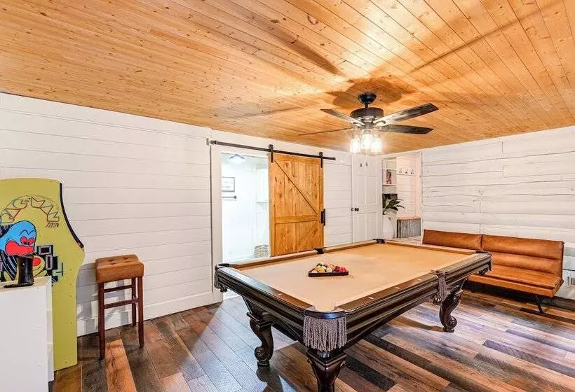 Peaceful Mt Juliet Cabin W/ Hot Tub & Fire Pit