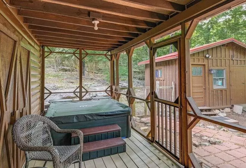 Peaceful Mt Juliet Cabin W/ Hot Tub & Fire Pit