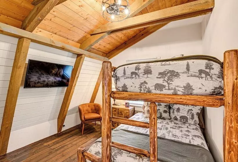 Peaceful Mt Juliet Cabin W/ Hot Tub & Fire Pit