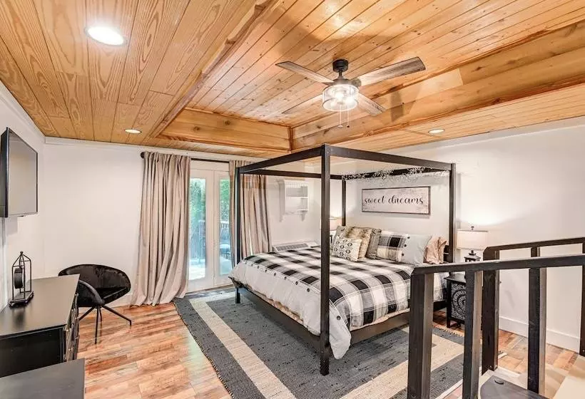 Peaceful Mt Juliet Cabin W/ Hot Tub & Fire Pit