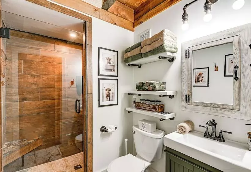 Peaceful Mt Juliet Cabin W/ Hot Tub & Fire Pit