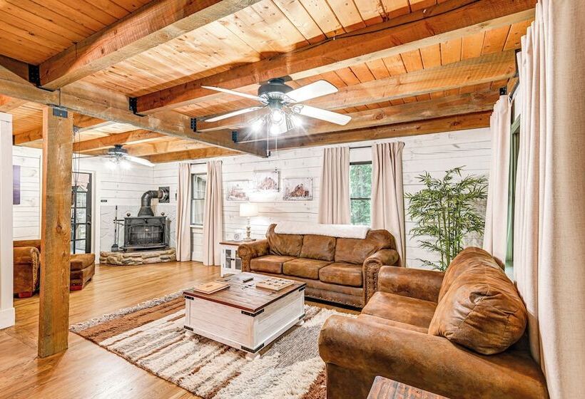 Peaceful Mt Juliet Cabin W/ Hot Tub & Fire Pit