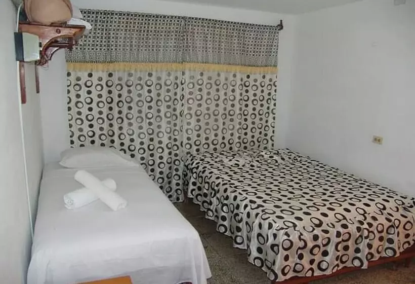 ペンション Hostal Caribe Kairos Playa Larga