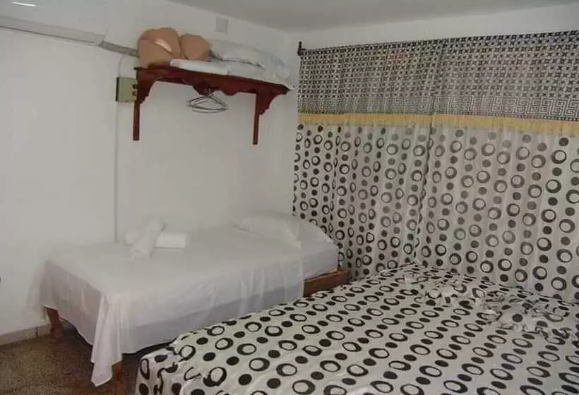 ペンション Hostal Caribe Kairos Playa Larga