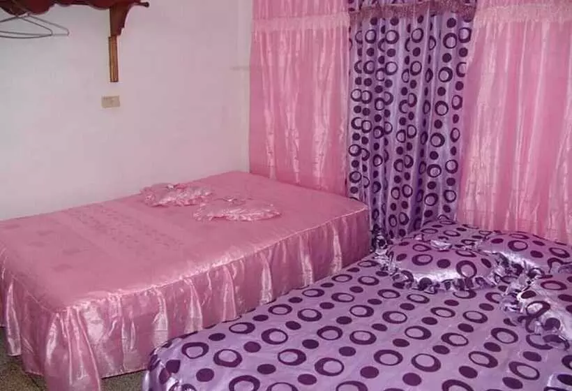 ペンション Hostal Caribe Kairos Playa Larga