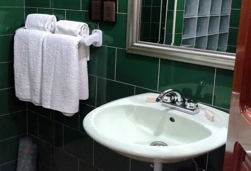 ペンション Hostal El Paso Camaguey