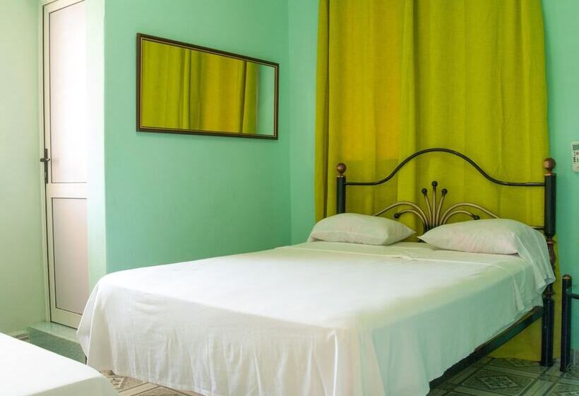 پانسیون Villa Alondra