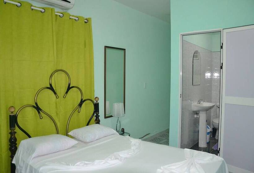 پانسیون Villa Alondra