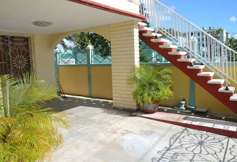 پانسیون Villa Alondra