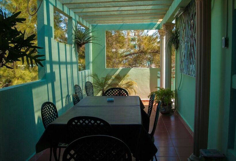 پانسیون Villa Alondra