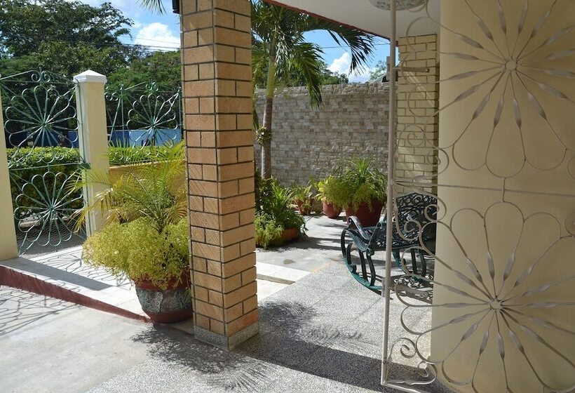 پانسیون Villa Alondra