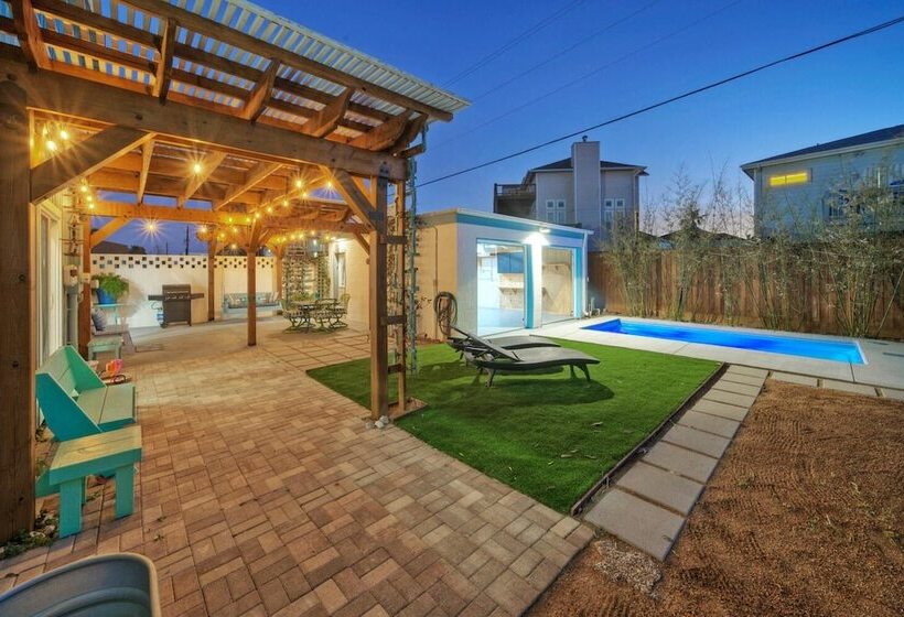 Big Yard W/ Priv Pool, Firepit, Patio Near The Beach Reel Time By Avantstay