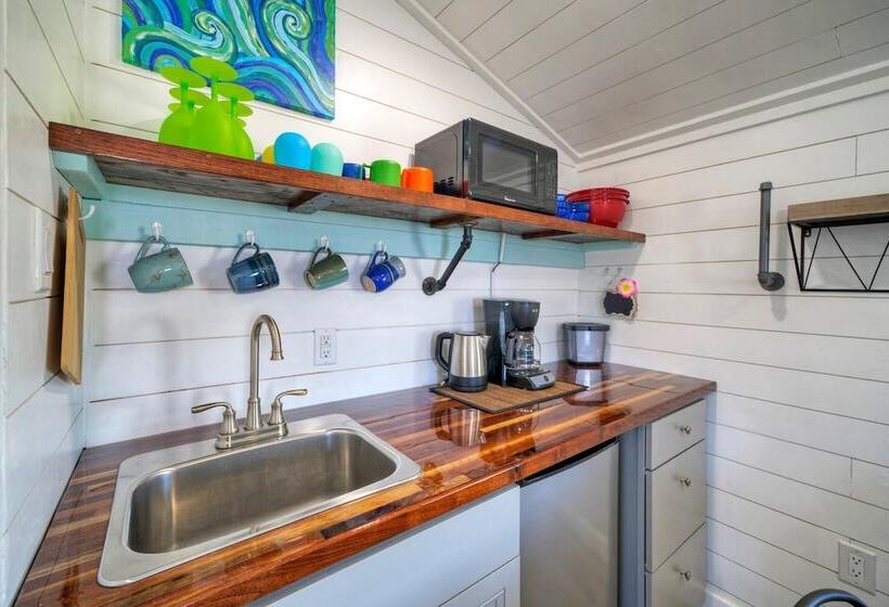 Big Yard W/ Priv Pool, Firepit, Patio Near The Beach Reel Time By Avantstay