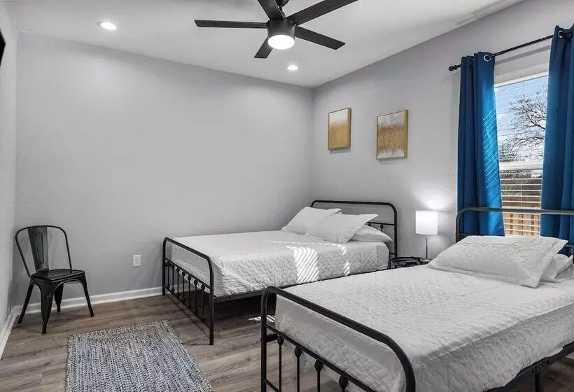 Retreat To A Brand New Downtown Home 4br/3ba!