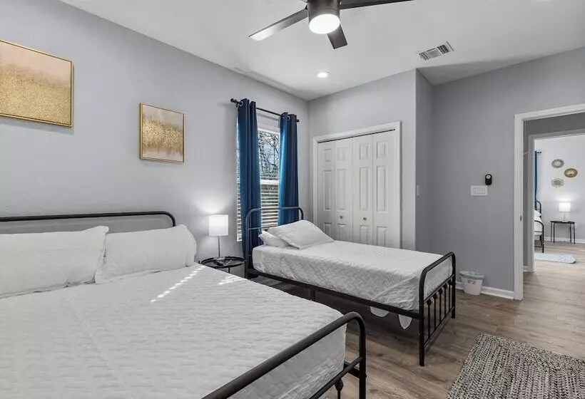 Retreat To A Brand New Downtown Home 4br/3ba!