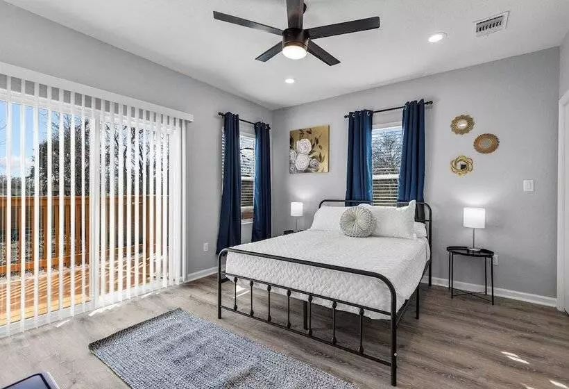 Retreat To A Brand New Downtown Home 4br/3ba!