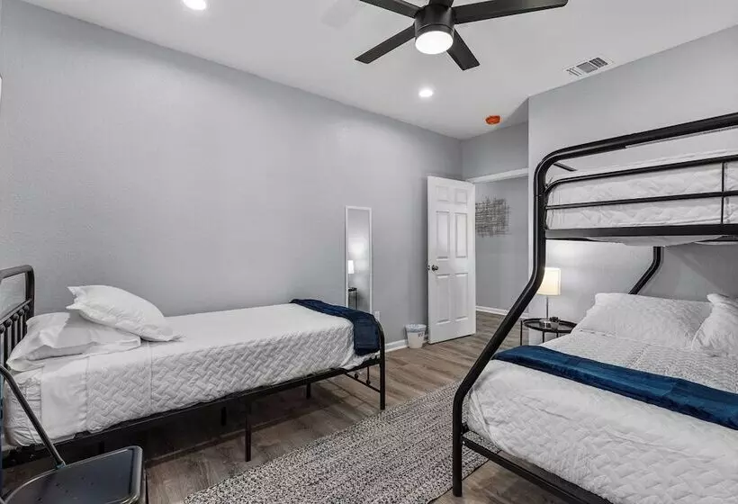 Retreat To A Brand New Downtown Home 4br/3ba!