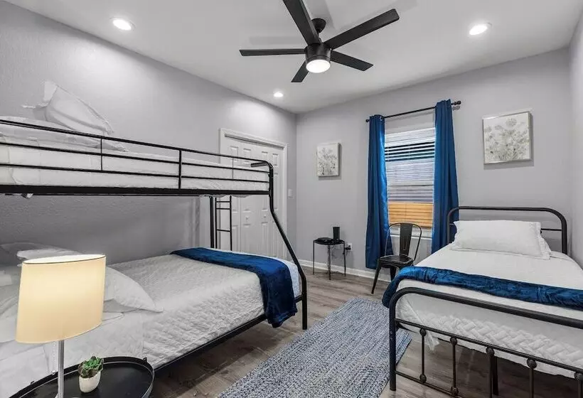 Retreat To A Brand New Downtown Home 4br/3ba!