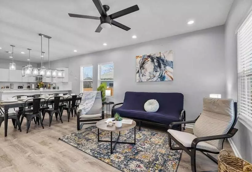 Retreat To A Brand New Downtown Home 4br/3ba!