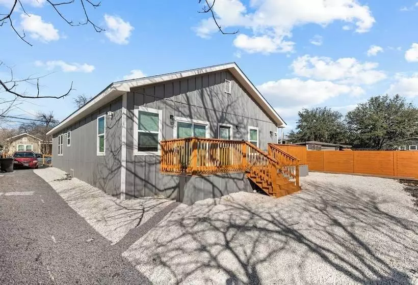 Retreat To A Brand New Downtown Home 4br/3ba!