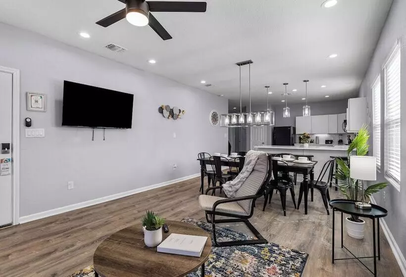 Retreat To A Brand New Downtown Home 4br/3ba!