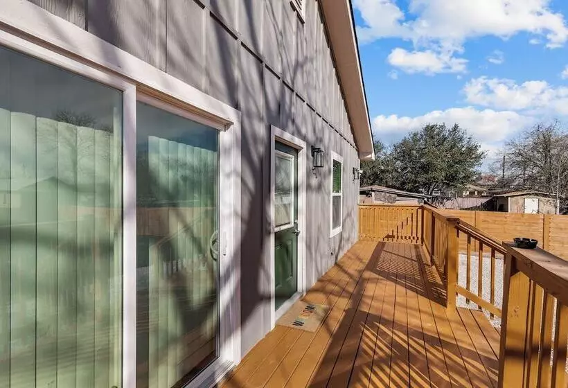 Retreat To A Brand New Downtown Home 4br/3ba!