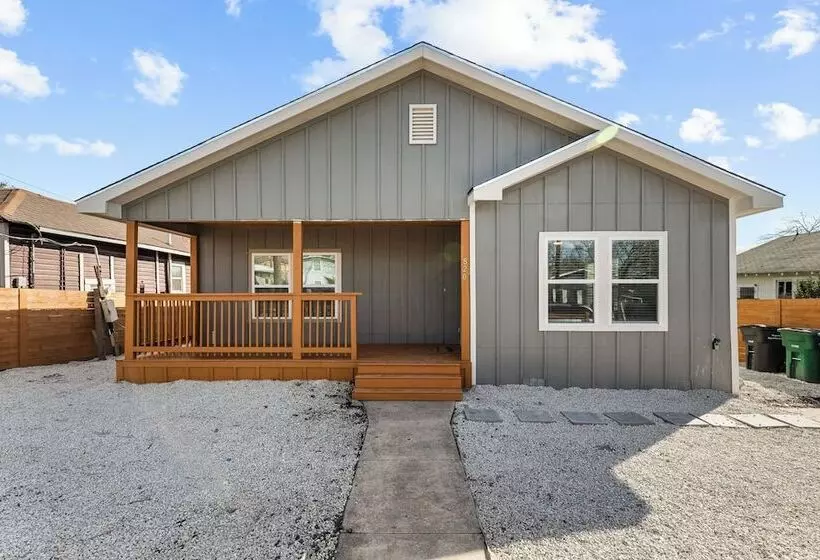 Retreat To A Brand New Downtown Home 4br/3ba!