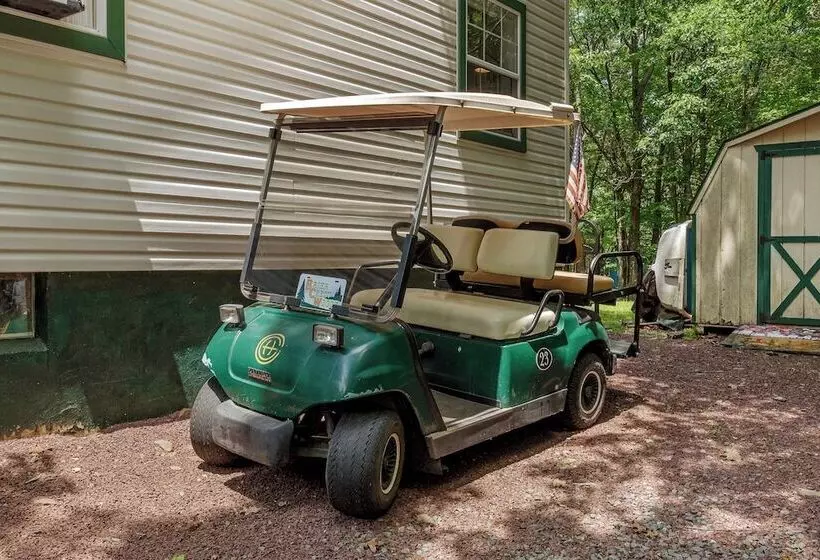 Ridge Retreat By Avantstay Game Room, Covered Porch, & Fire Pit!