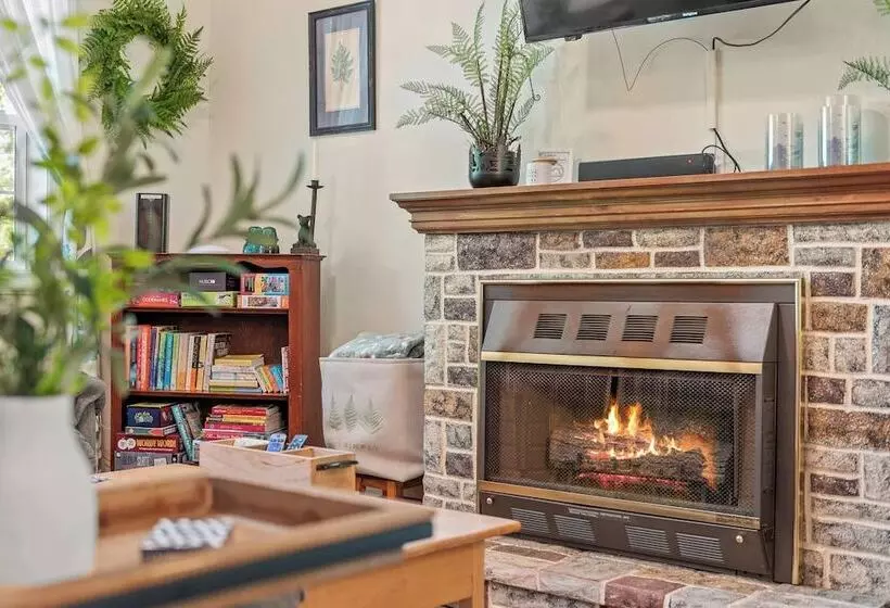 Ridge Retreat By Avantstay Game Room, Covered Porch, & Fire Pit!