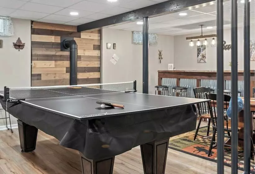 Ridge Retreat By Avantstay Game Room, Covered Porch, & Fire Pit!