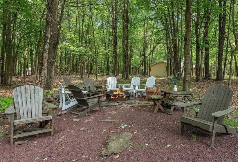 Ridge Retreat By Avantstay Game Room, Covered Porch, & Fire Pit!