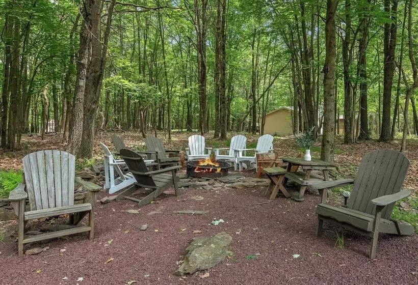 Ridge Retreat By Avantstay Game Room, Covered Porch, & Fire Pit!