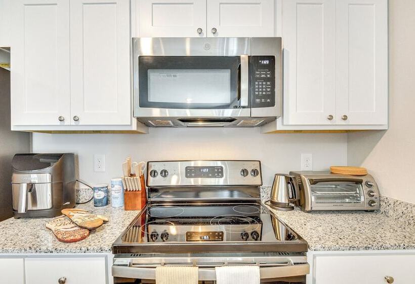 Sunny Palm Coast Home: 10 Mi To Flagler Beach!