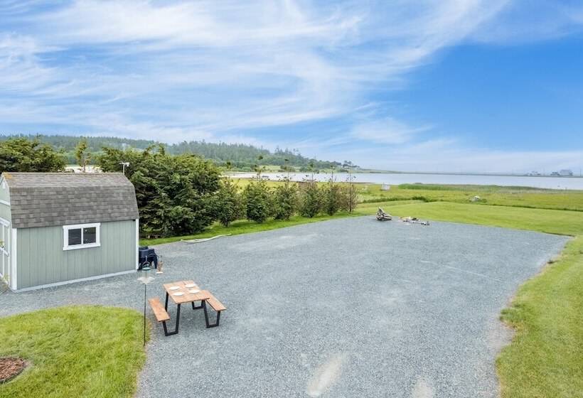 Swan Lake Cottage By Avantstay Views + Firepit