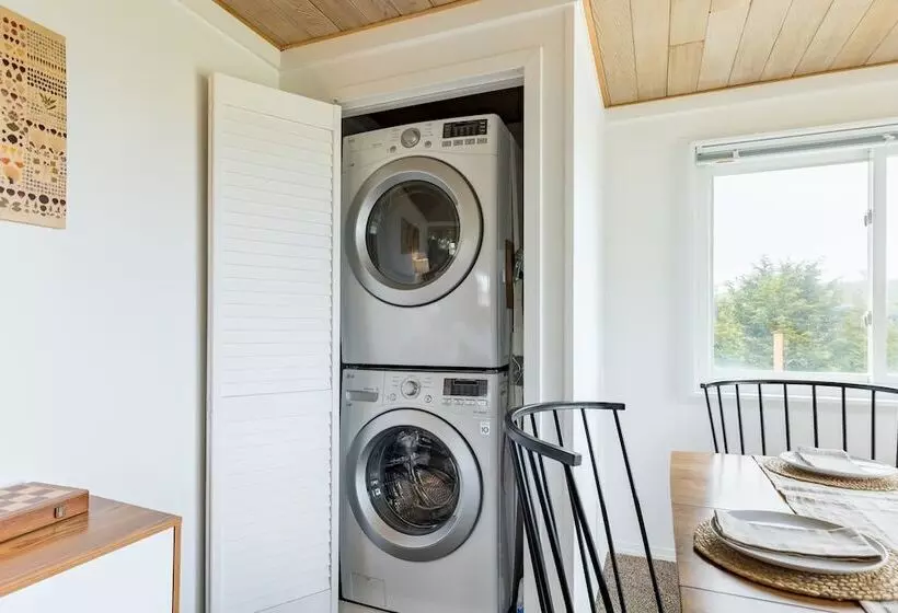 Swan Lake Cottage By Avantstay Views + Firepit