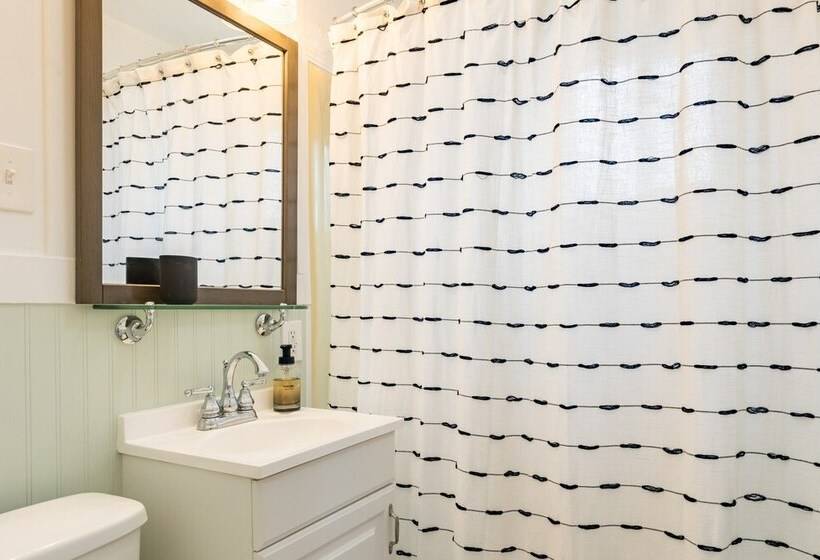 Swan Lake Cottage By Avantstay Views + Firepit