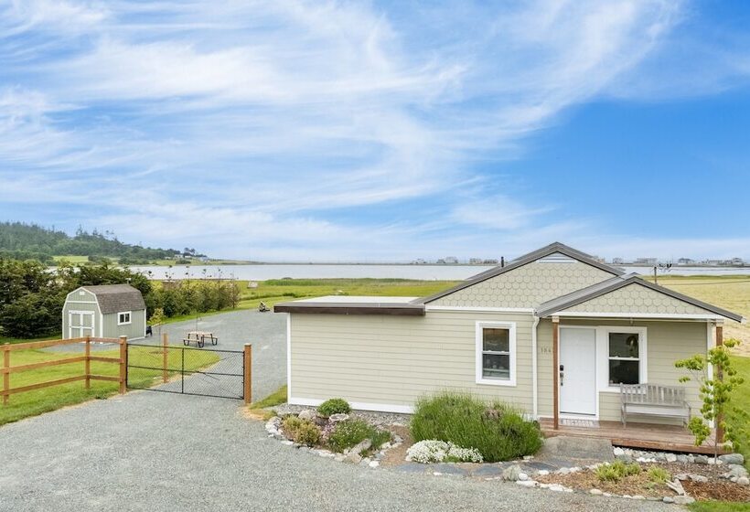 Swan Lake Cottage By Avantstay Views + Firepit