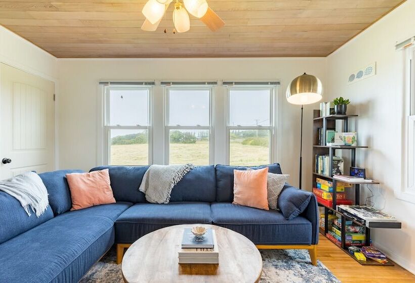 Swan Lake Cottage By Avantstay Views + Firepit