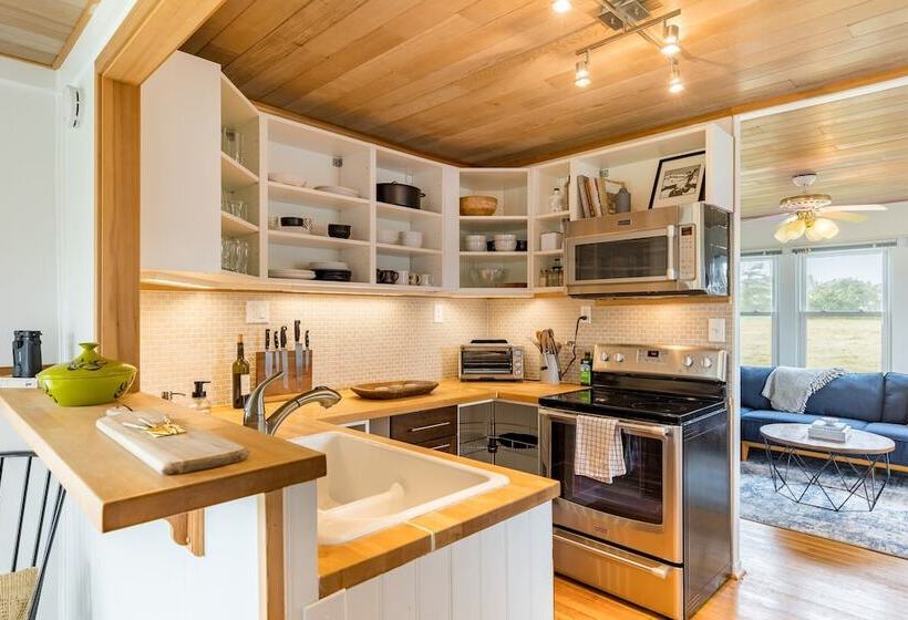 Swan Lake Cottage By Avantstay Views + Firepit