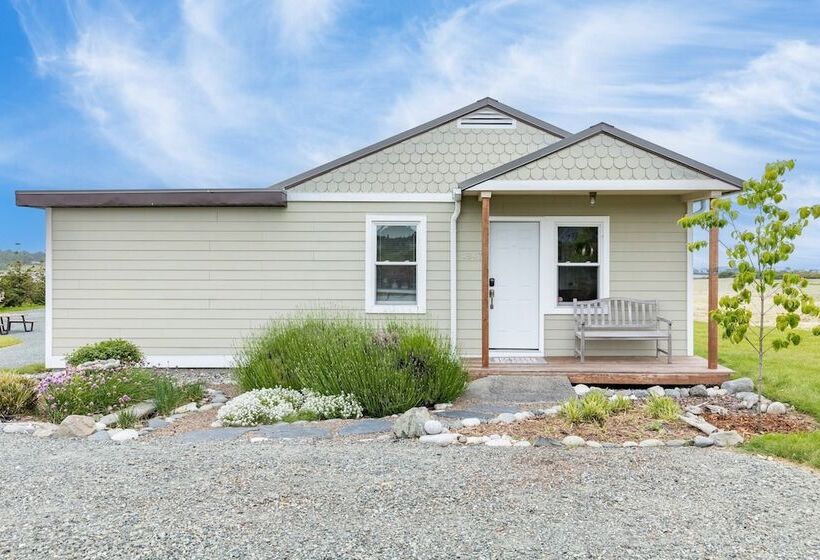 Swan Lake Cottage By Avantstay Views + Firepit