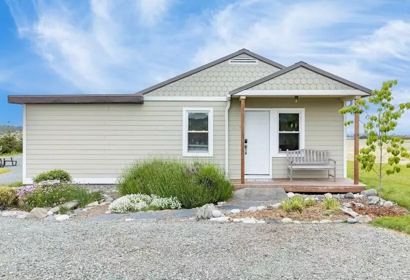 Swan Lake Cottage By Avantstay Views + Firepit