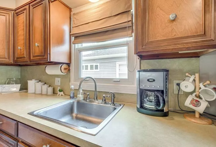 Tonawanda Home W/ Gas Grill Near Niagara Falls!